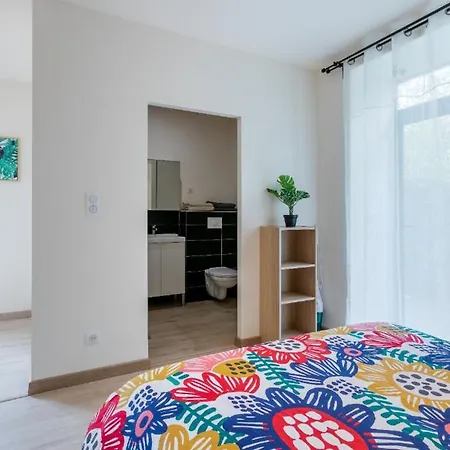 Apartment T2 Quiet, City Center, Private Parking