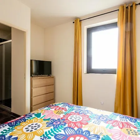 Apartment T2 Quiet, City Center, Private Parking