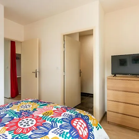 Apartment T2 Quiet, City Center, Private Parking *