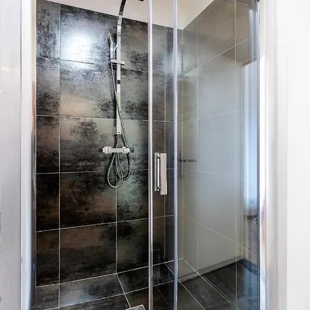 Apartment T2 Quiet, City Center, Private Parking